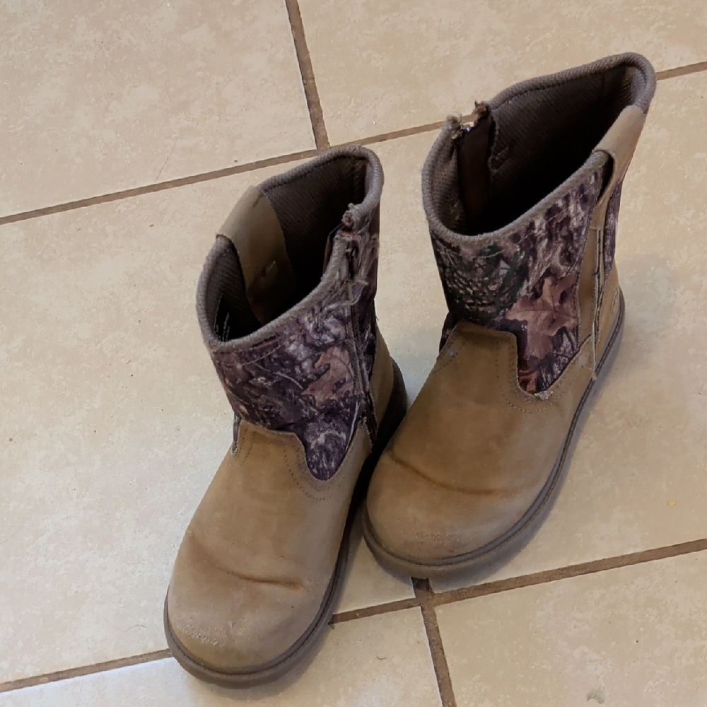 Magellan Outdoors Kids Boots in Brown and Camouflage